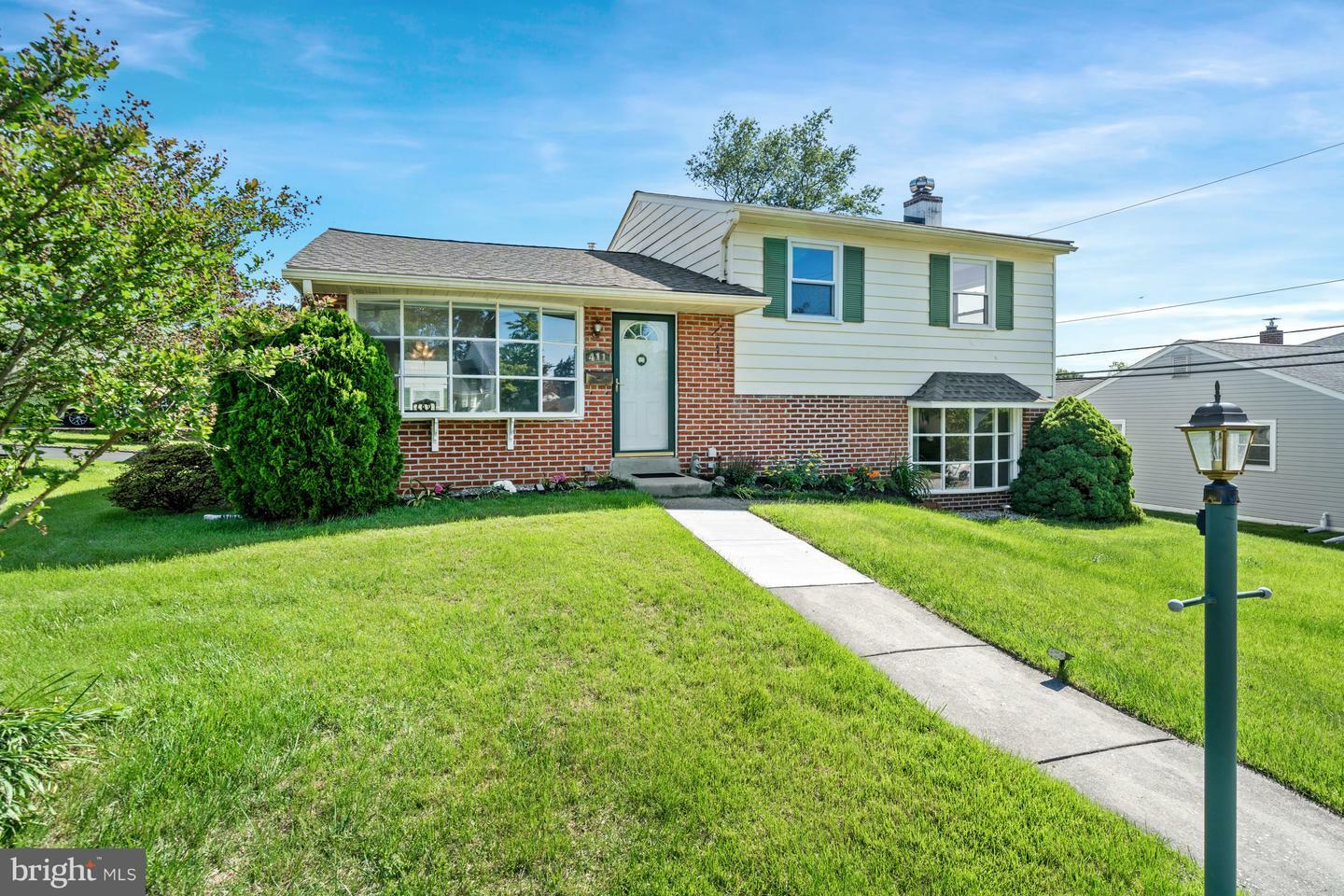 Property Photo: 411 Parkstone Way PA 19008