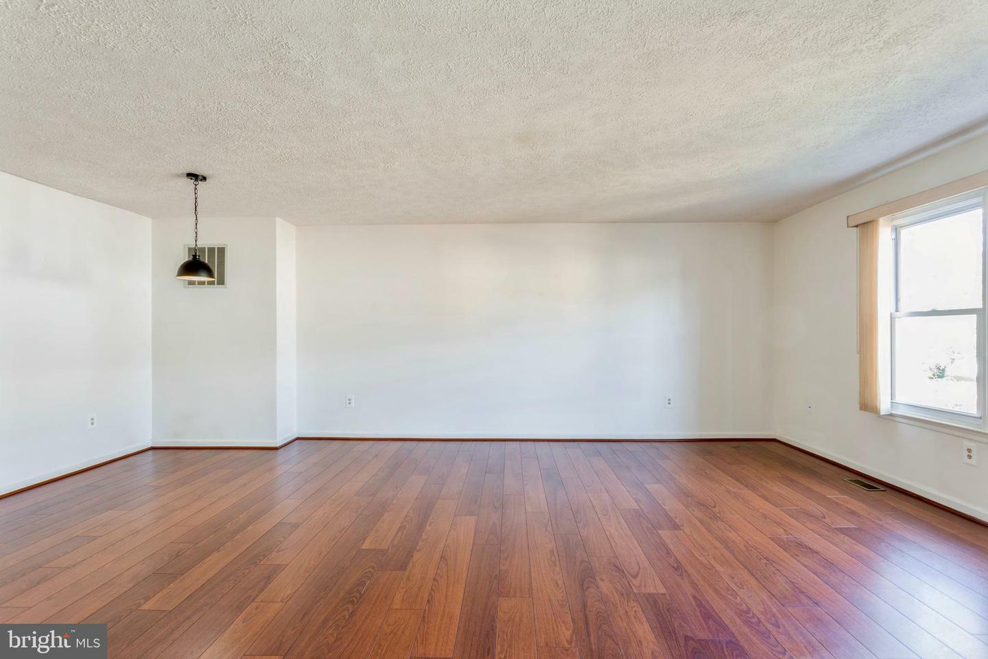 Property Photo: 8 Tatler Place MD 21117