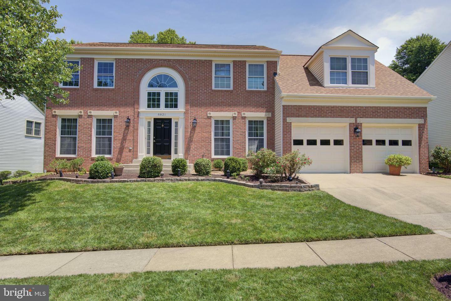 Property Photo: 6821 Compton Heights Circle VA 20124