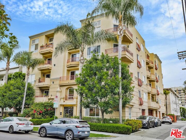 Property Photo:  320 S Willaman Dr  CA 90048 