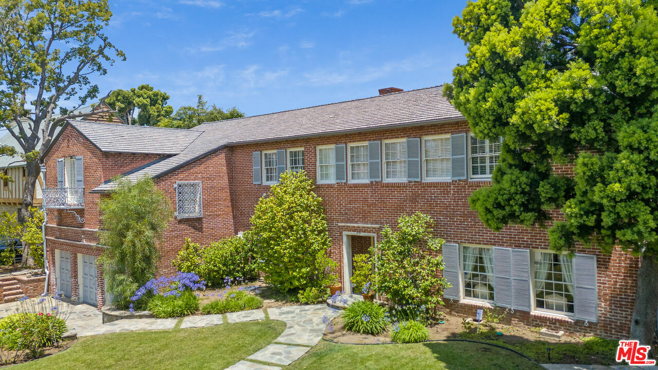 Property Photo:  248 S Hudson Ave  CA 90004 