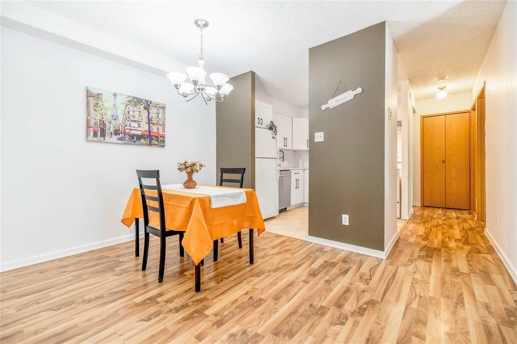 Property Photo: 40 Dalhousie Drive MB R3T 2Y7