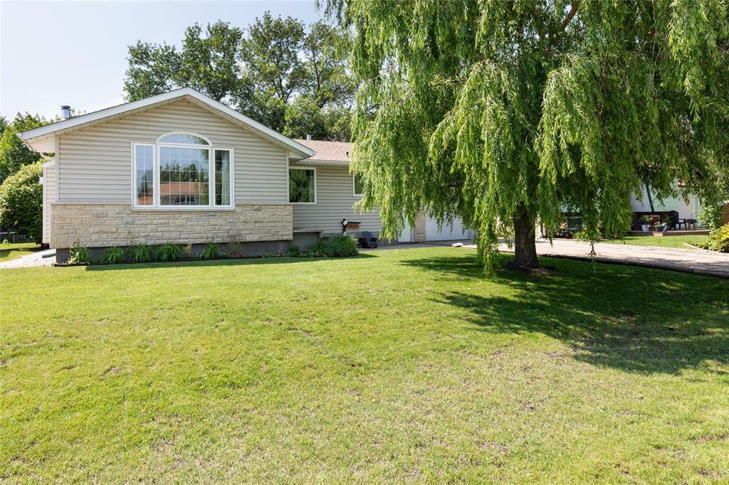 11 Roselawn Bay  Niverville MB R0A 1E0 photo