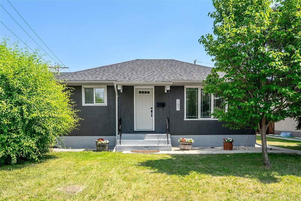 Property Photo: 197 Bourkevale Drive MB R3J 1P3