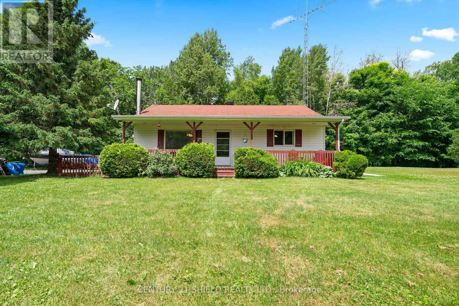 Property Photo: 3842 Lakeside Drive ON K0C 1Z0