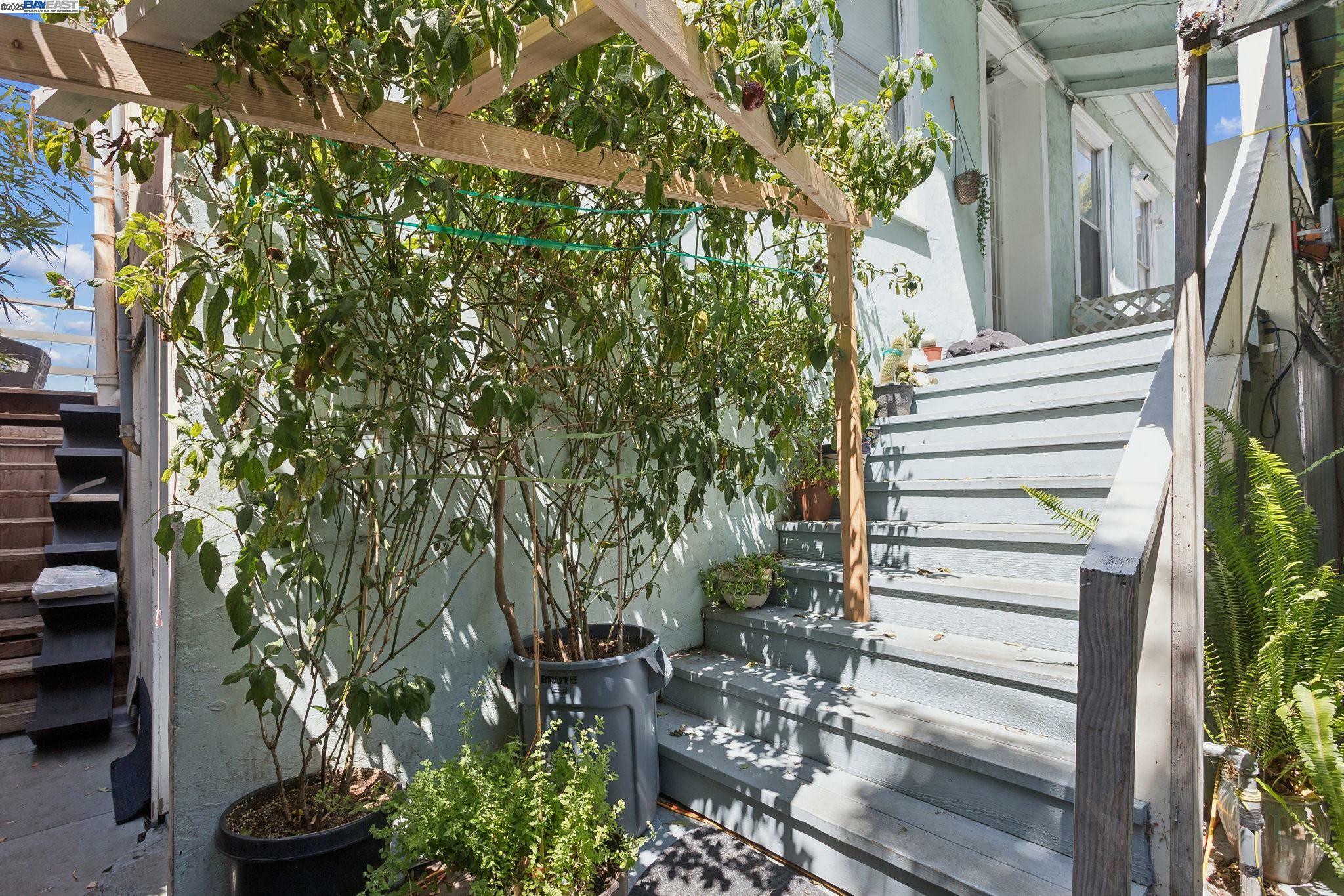 Property Photo:  734 Florida St  CA 94590 