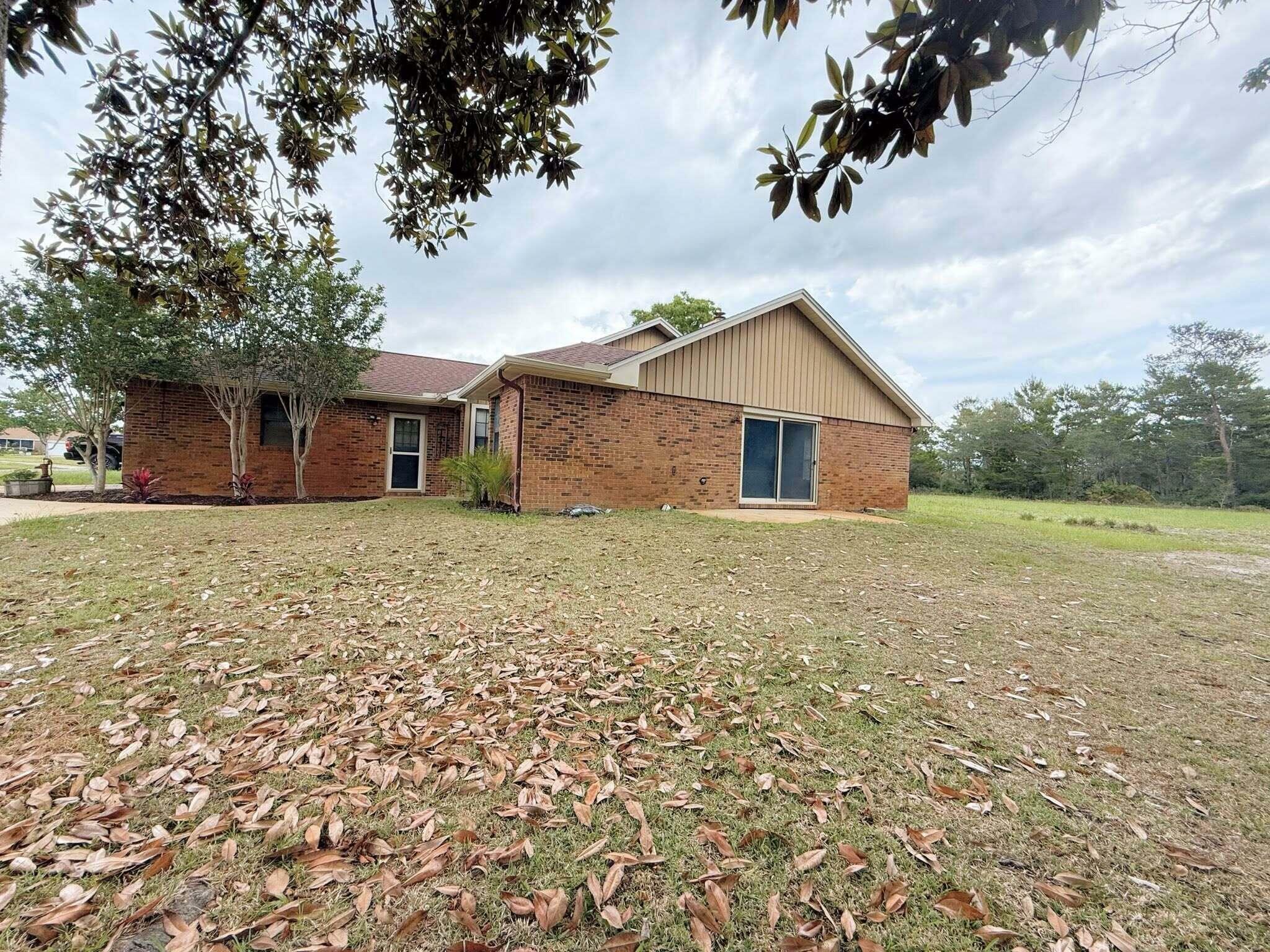 Property Photo: 1033 Boulevard De La Parisienne FL 32569