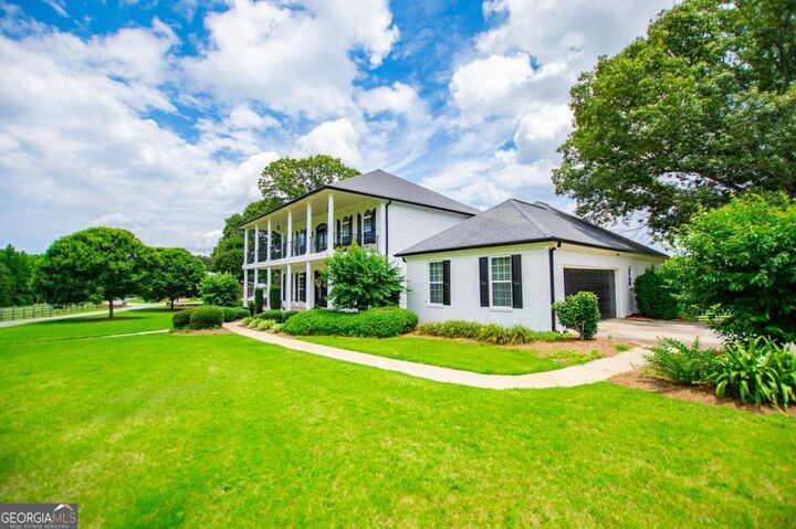 Property Photo: 1074 Glenloch Road GA 30170