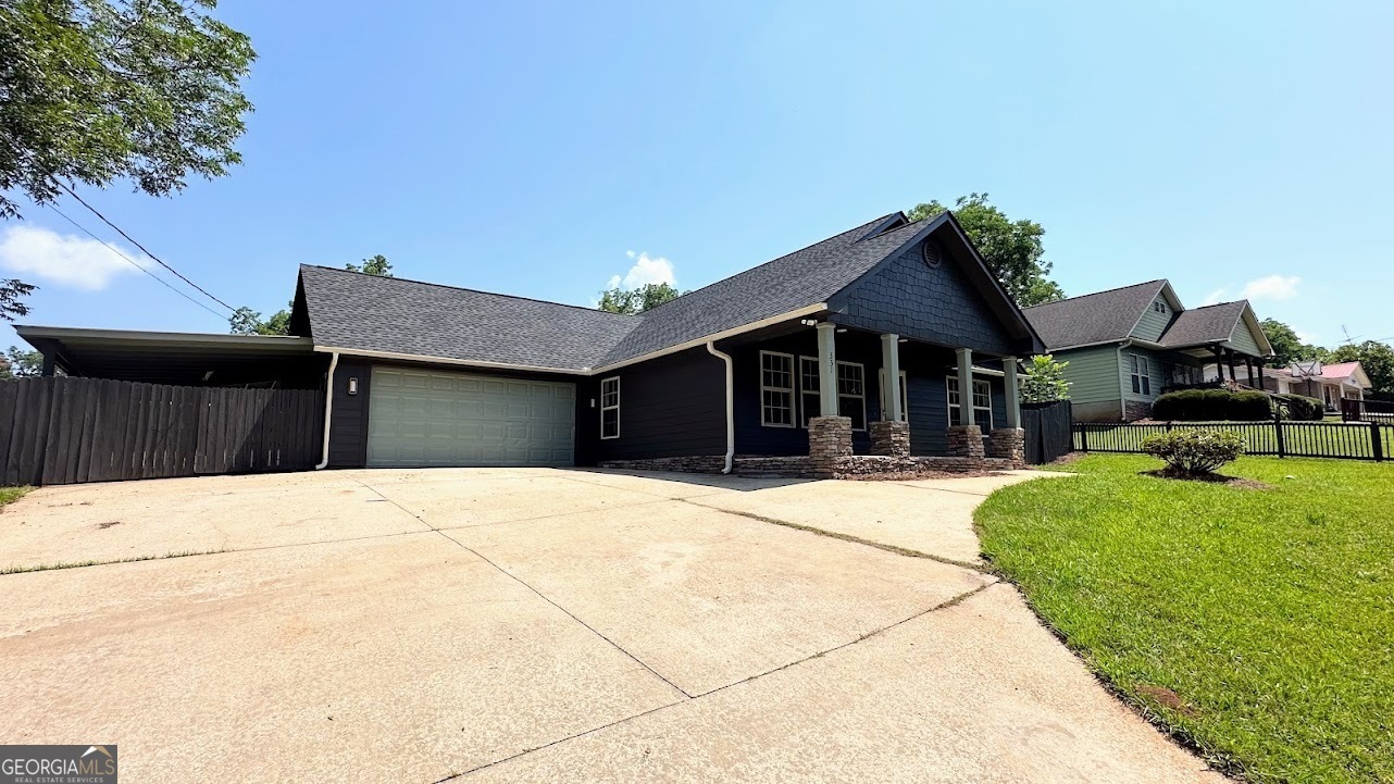 Property Photo: 331 E Columbus Street AL 36853
