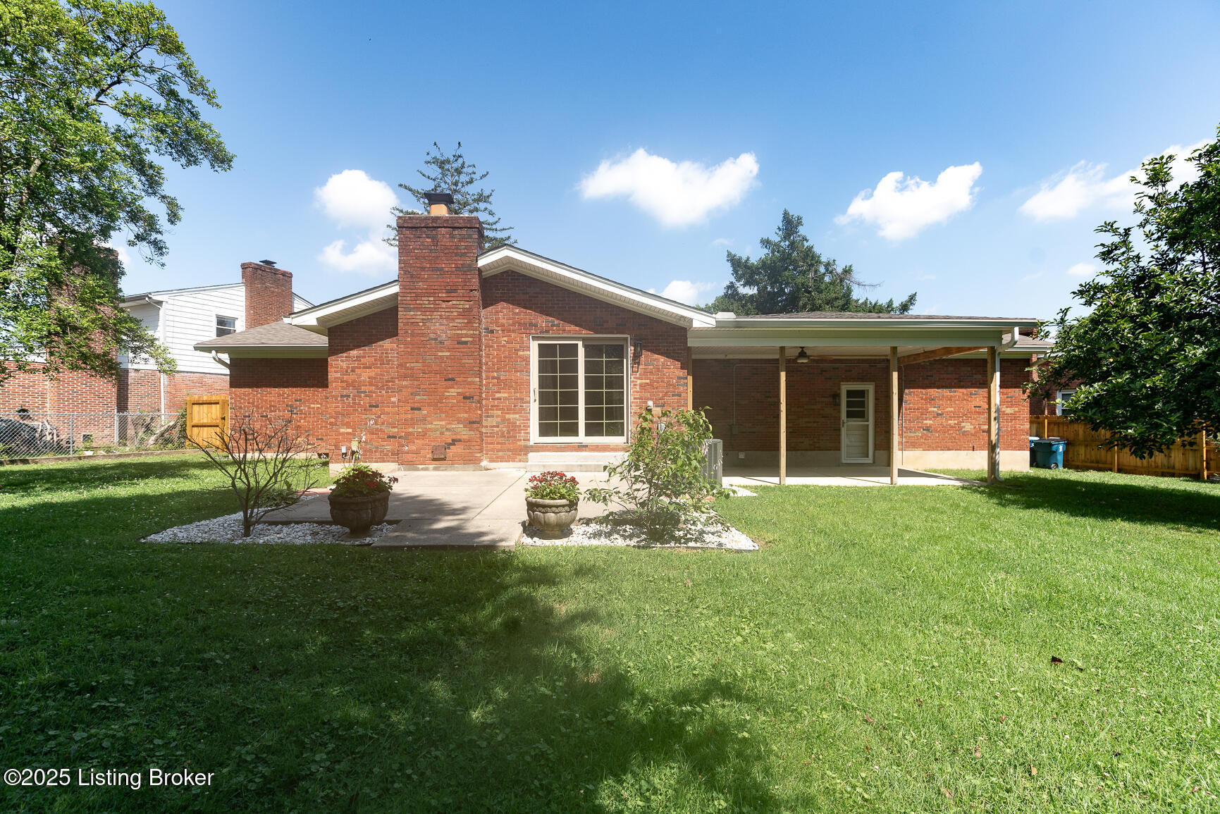 Property Photo: 10218 Afton Rd KY 40223