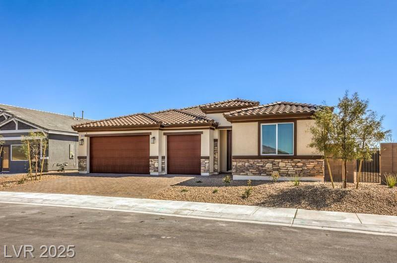 Property Photo: 1324 Eva Creek Drive 29 NV 89084