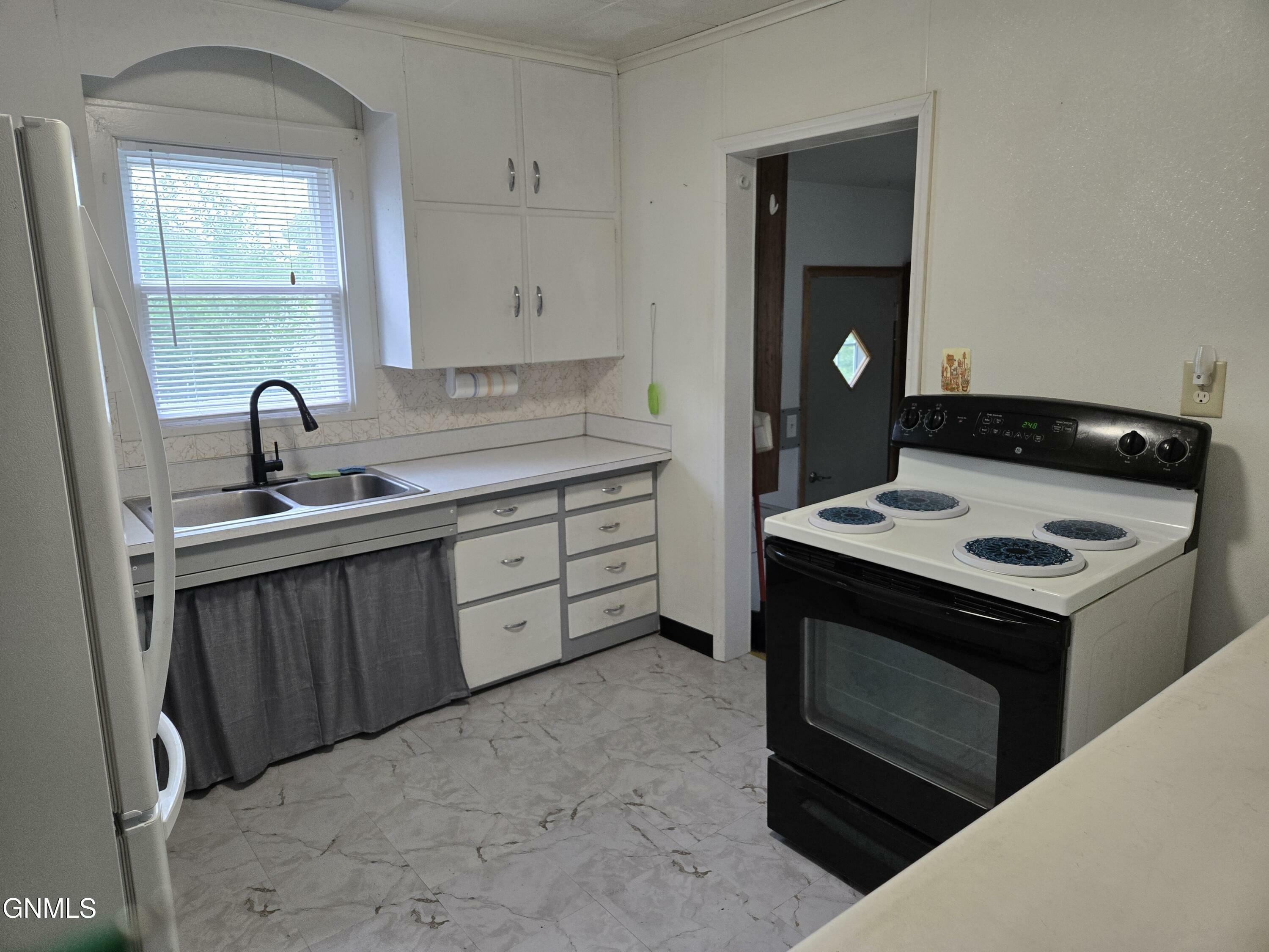 Property Photo: 115 5th Street S ND 58495