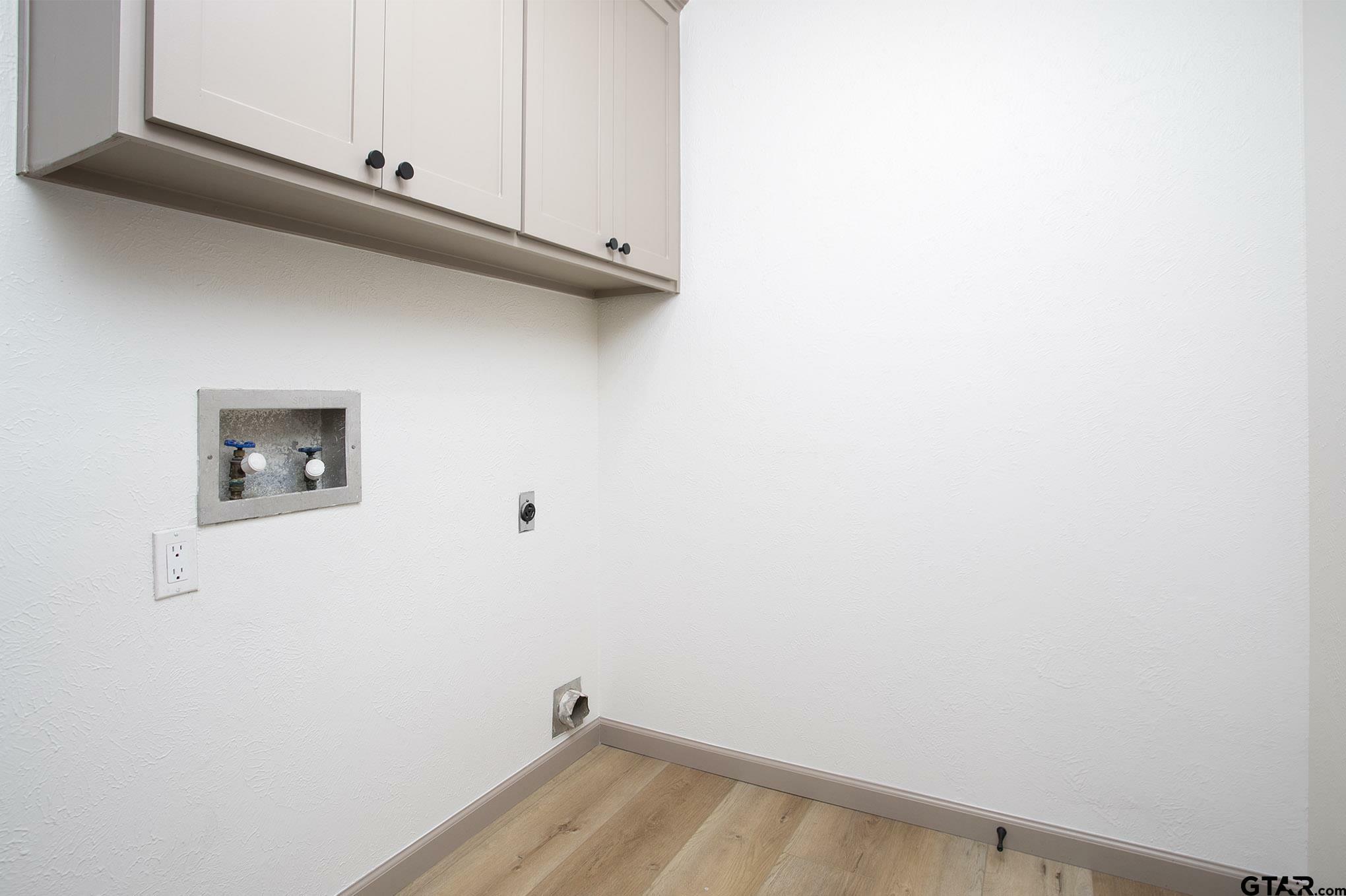 Property Photo: 305 Joan Ln TX 75605