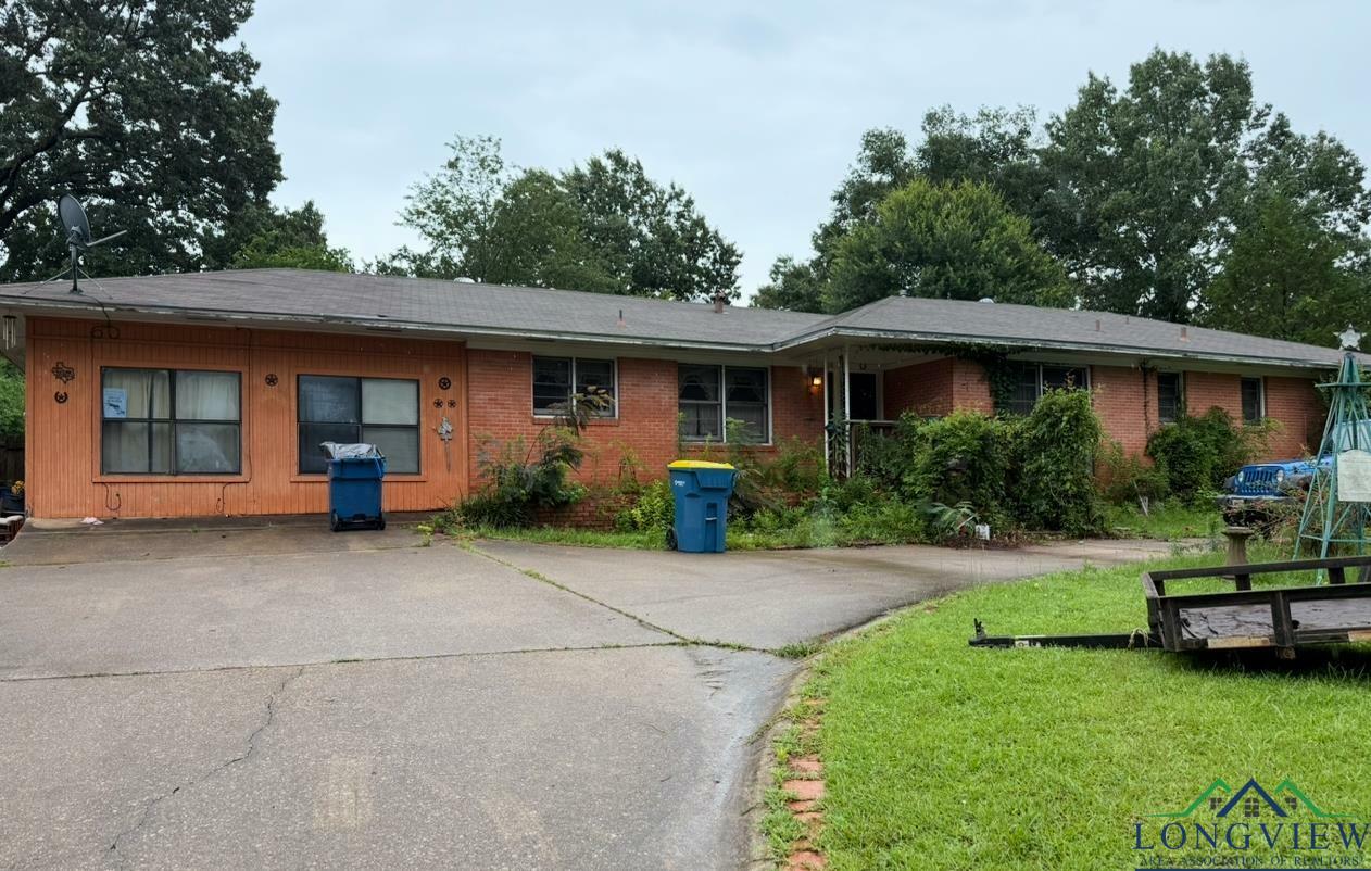 Property Photo: 608 Carlisle Dr TX 75662