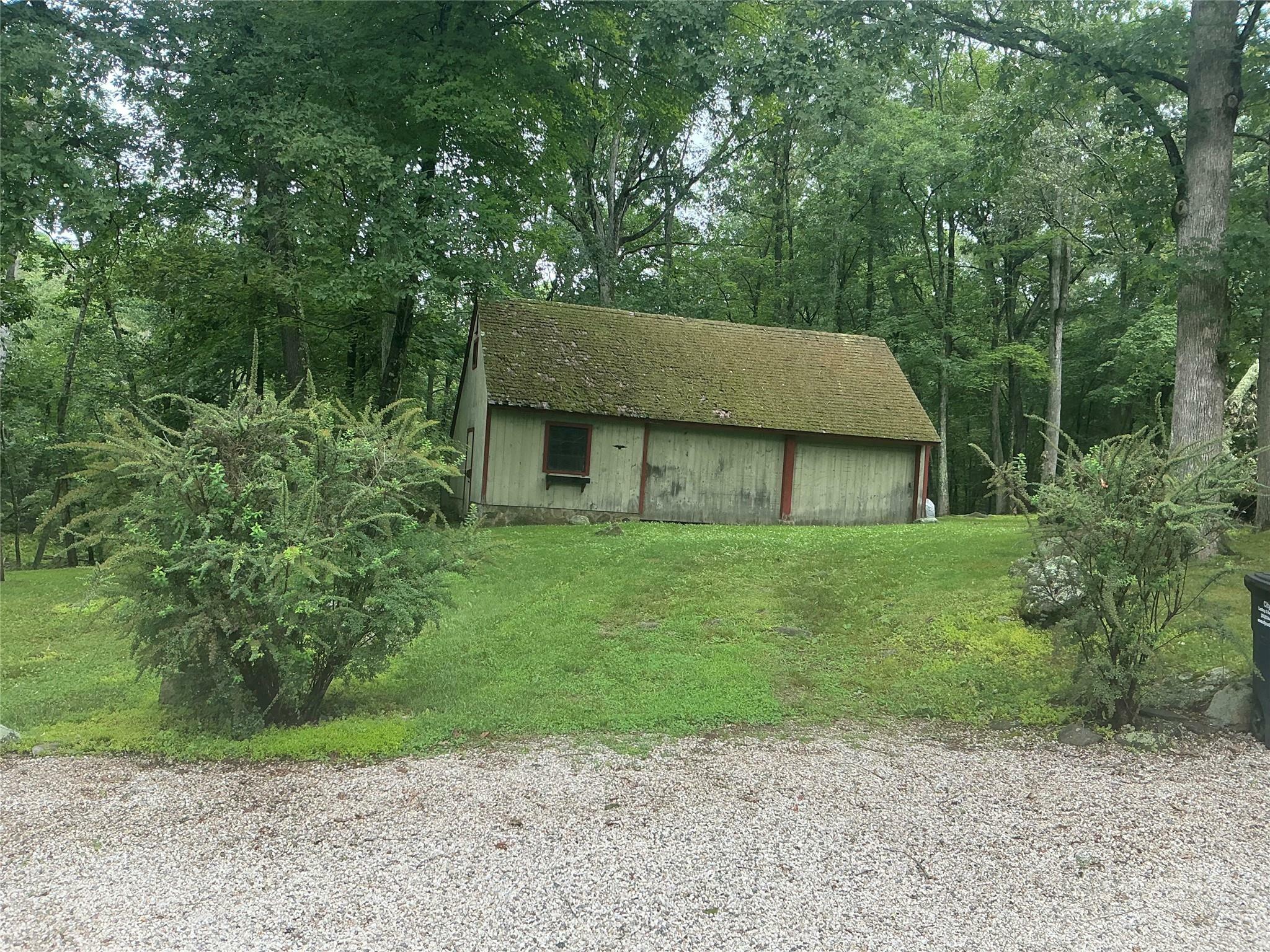 Property Photo:  118 Old Mill River Road  NY 10576 
