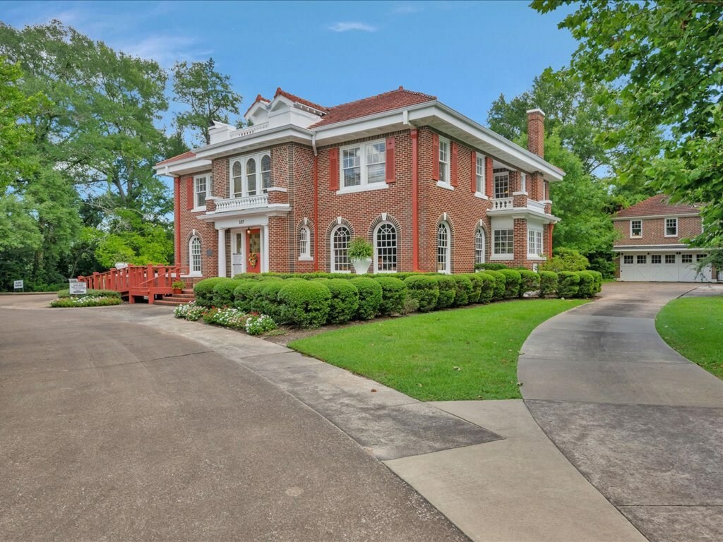 Property Photo: 107 W Kerr Ave TX 74904