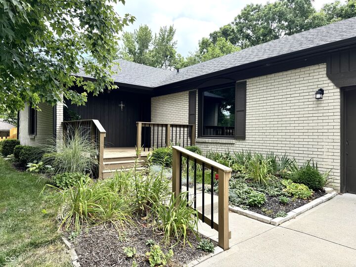 Property Photo: 11 N Restin Road IN 46142
