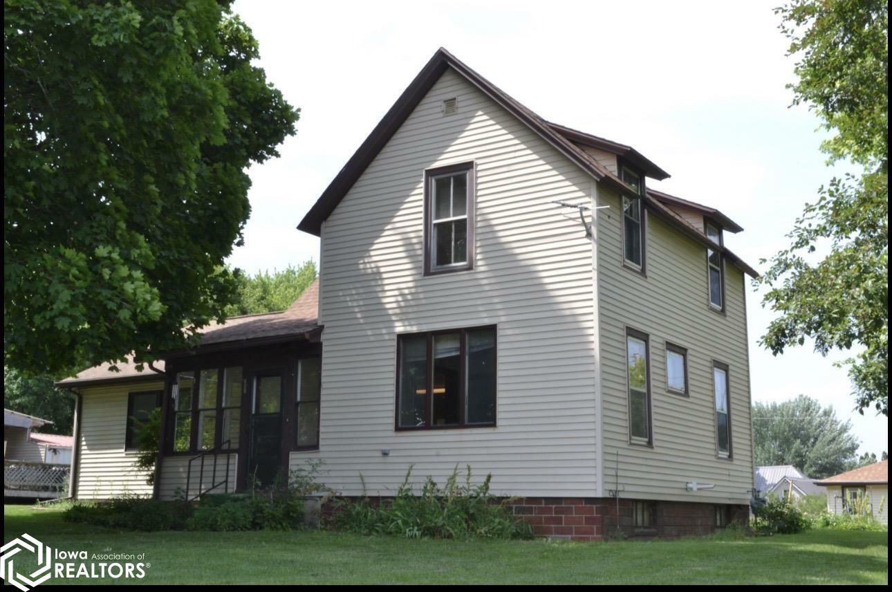Property Photo: 623 E Chestnut IA 50122