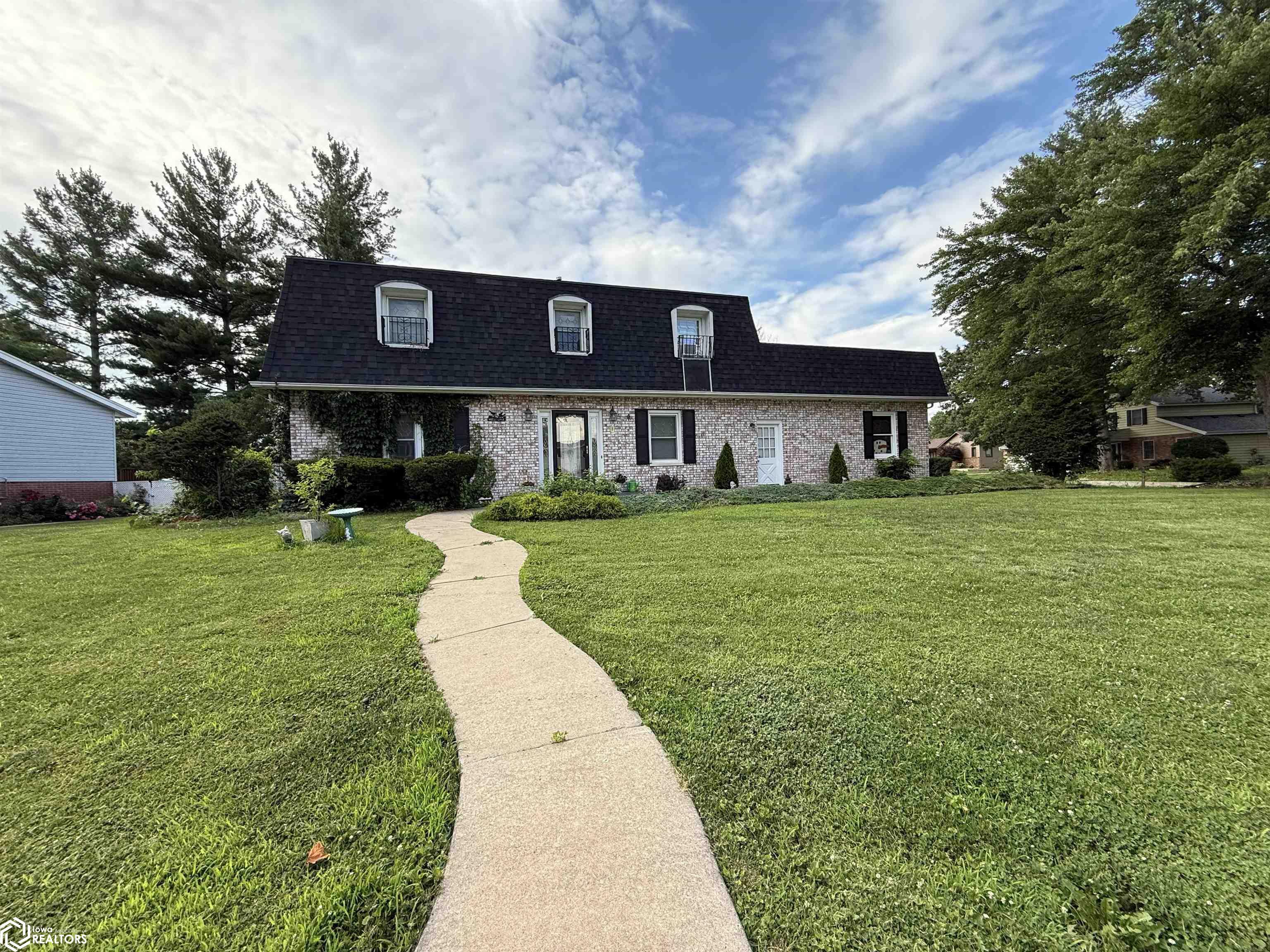2900 Garden Avenue  Burlington IA 52601 photo