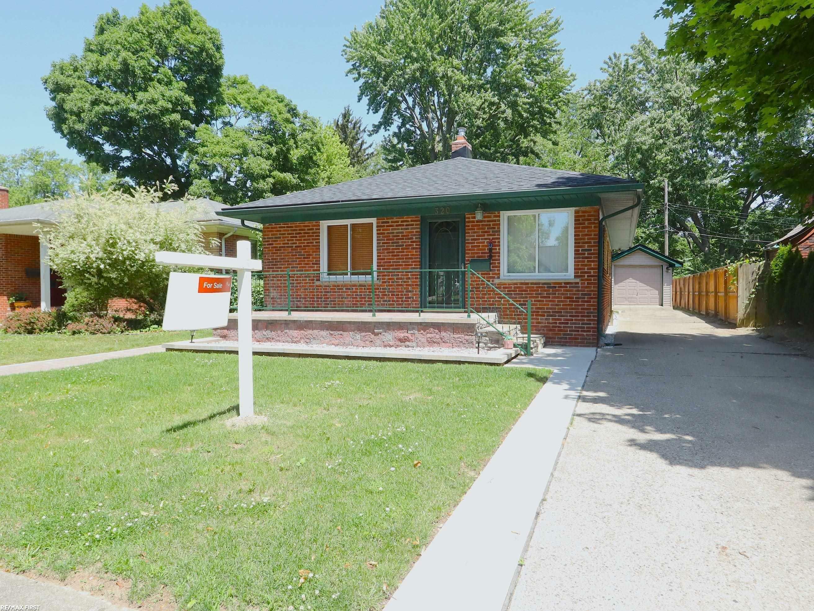 Property Photo: 320 Esplanade Street MI 48043