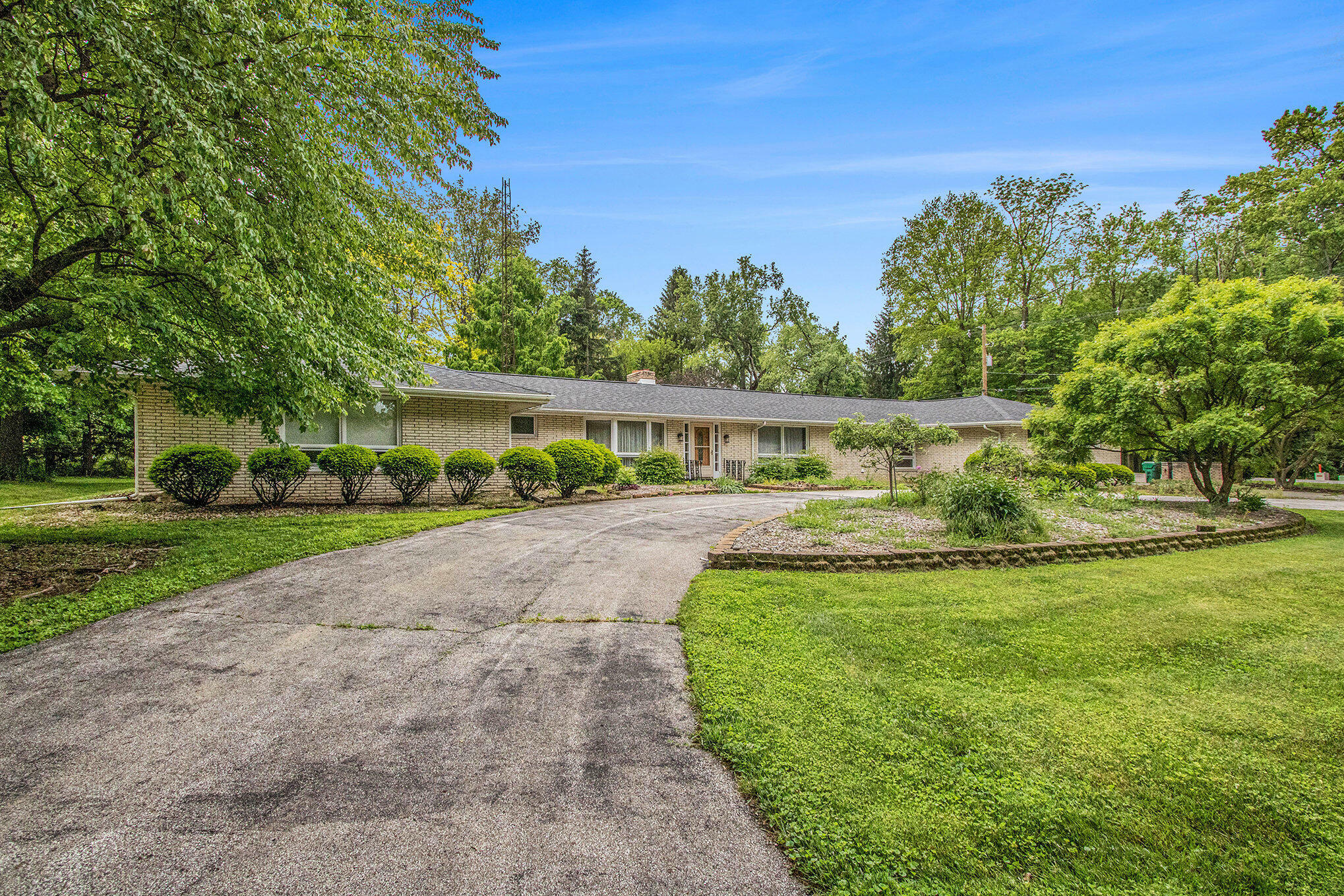 Property Photo:  1205 Sassafras Lane  MI 49120 