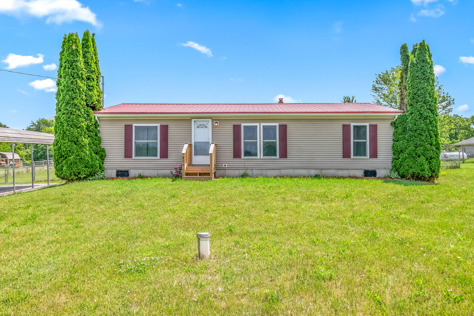 Property Photo:  804 Clarendon Rd Road  MI 49082 