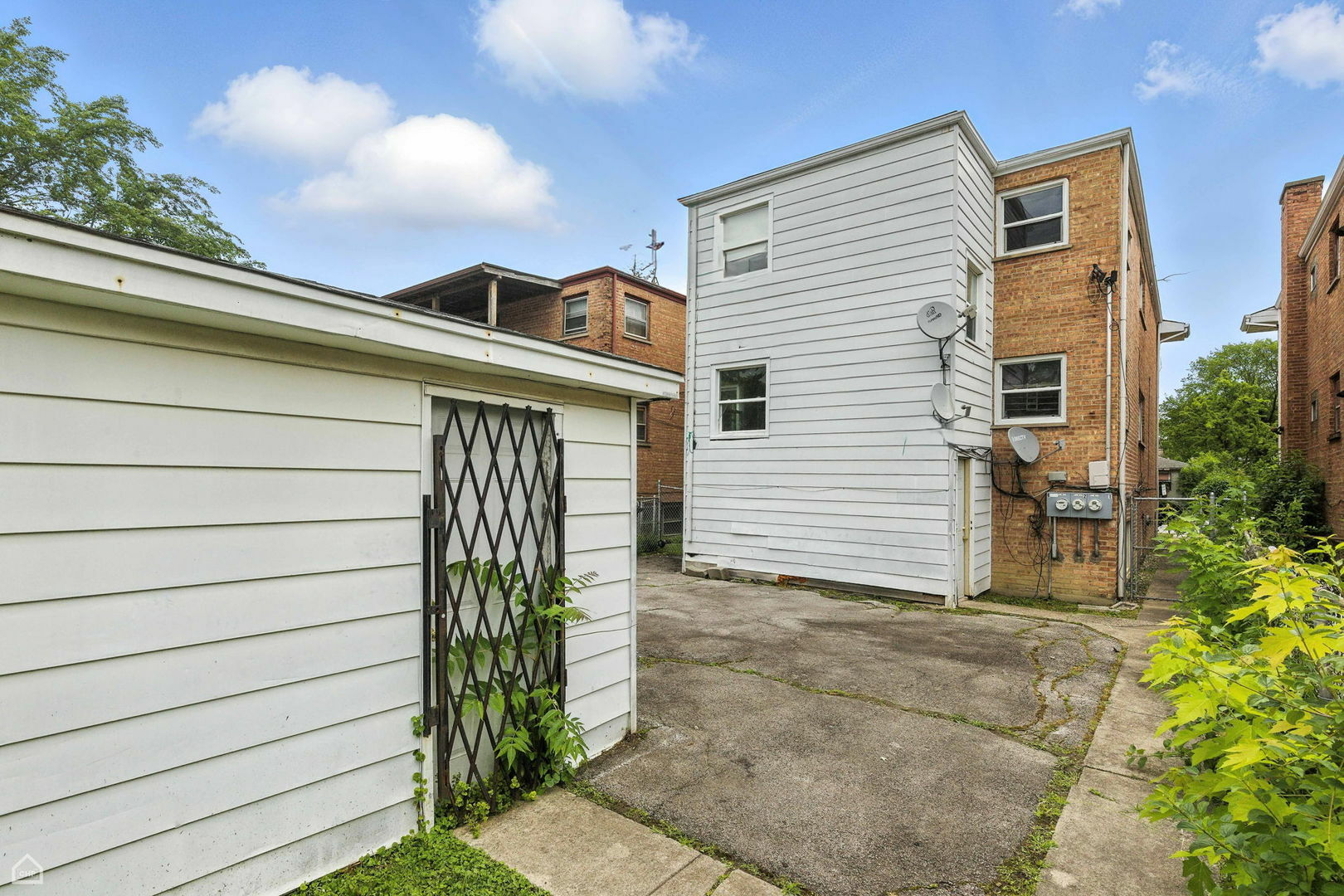 Property Photo: 14526 Loomis Avenue IL 60426