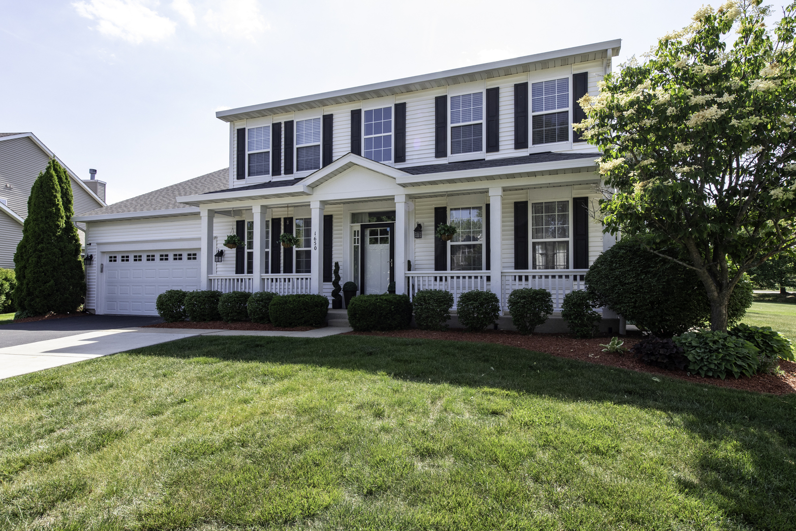 Property Photo: 1650 Natures Way IL 60046