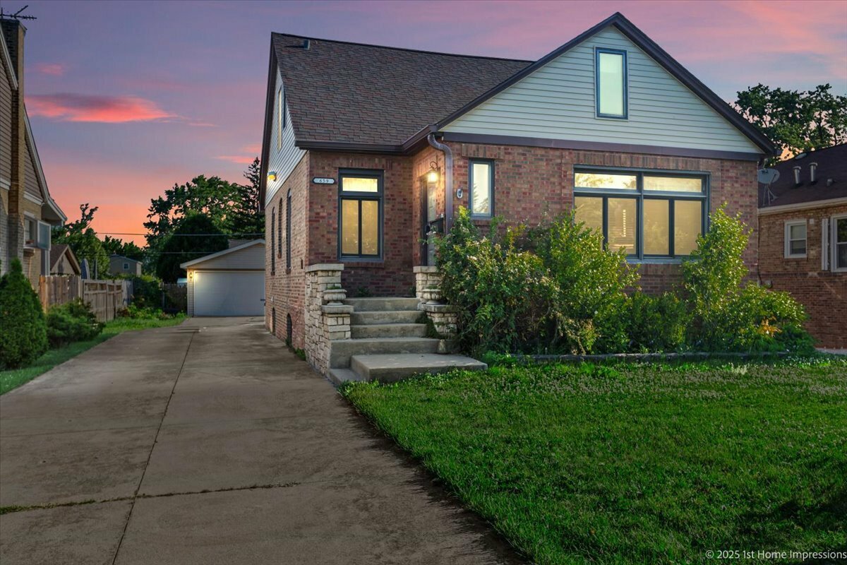 Property Photo: 659 W Albert Street IL 60126