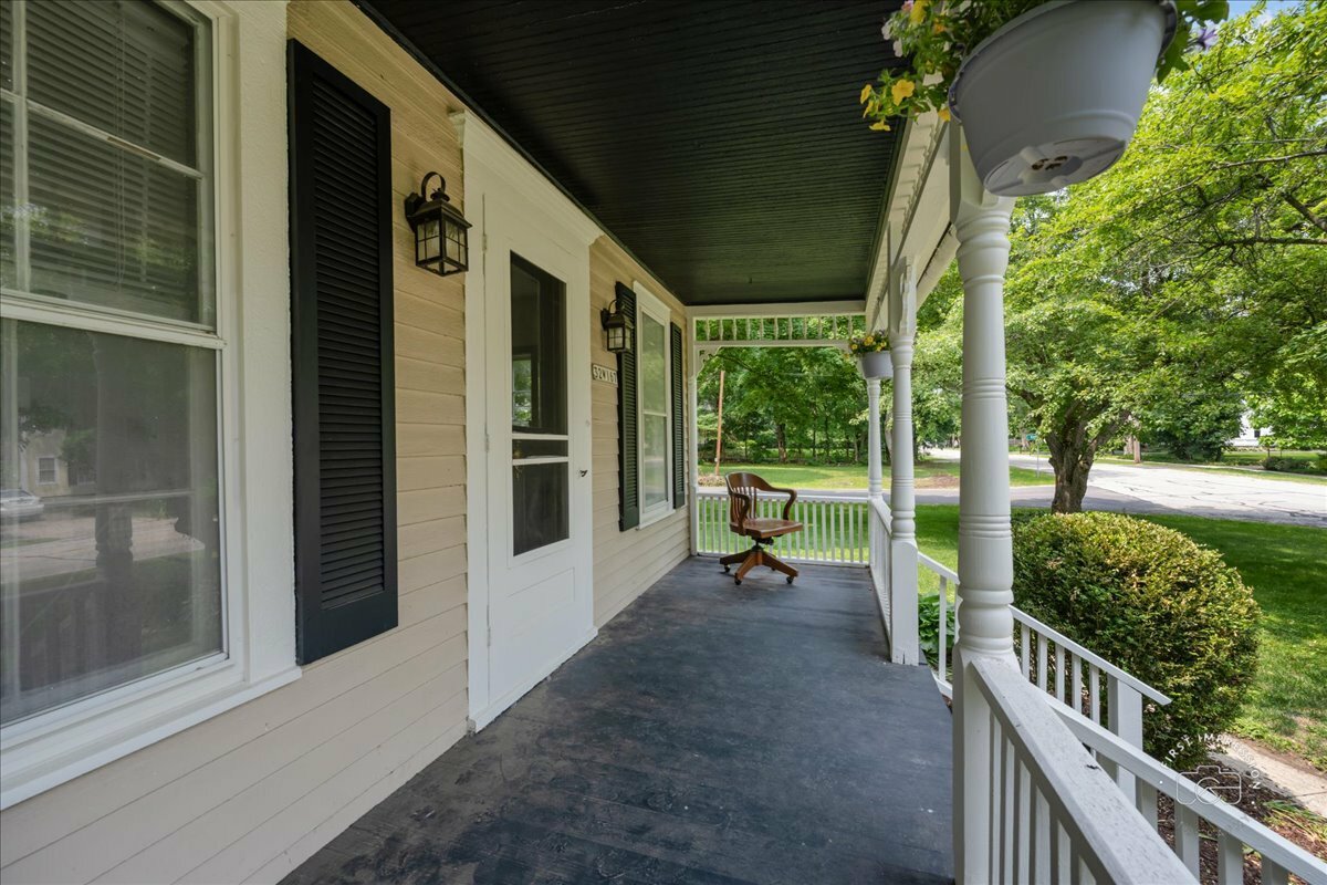 Property Photo: 32W167 Army Trail Road IL 60184