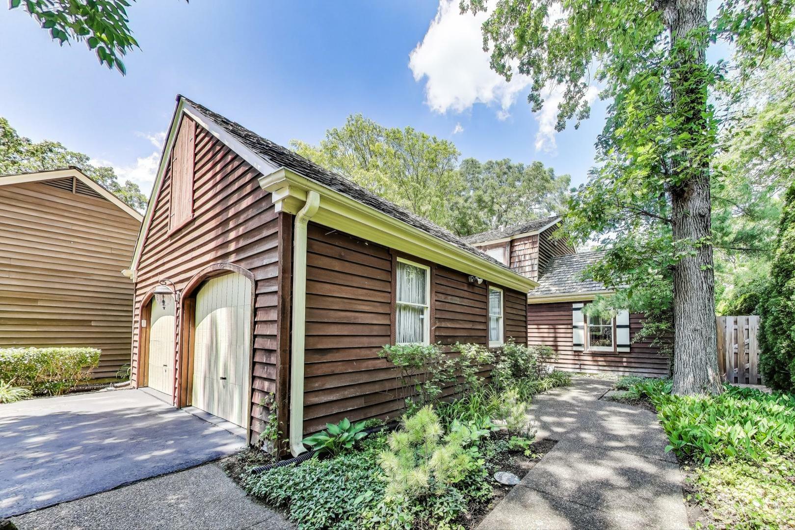 Property Photo: 6 Court Of Conn River IL 60069