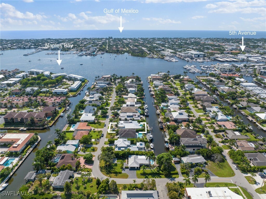 Property Photo:  1521 Pelican Avenue  FL 34102 