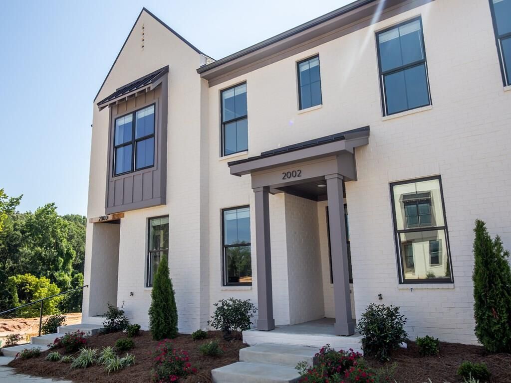 Property Photo:  2002 Rosemary Street  MS 38655 