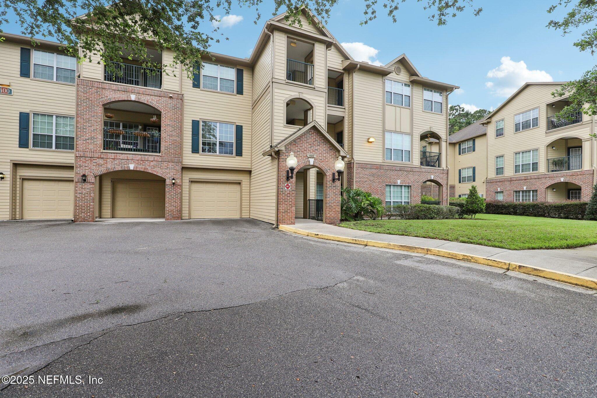 Property Photo: 7800 Point Meadows Drive 426 FL 32256