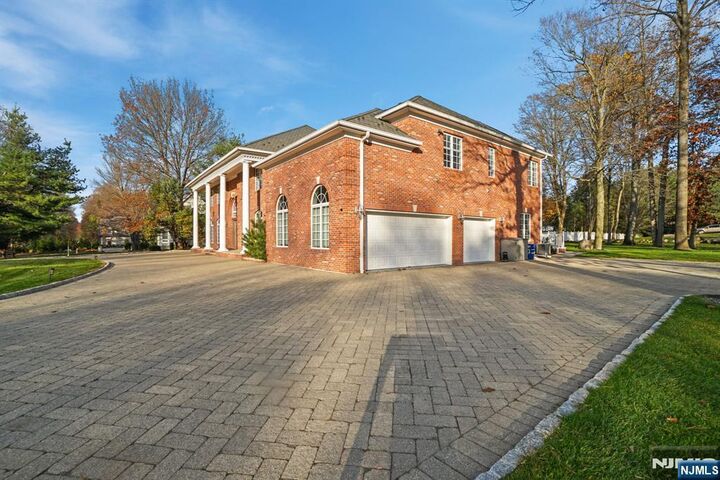 Property Photo:  