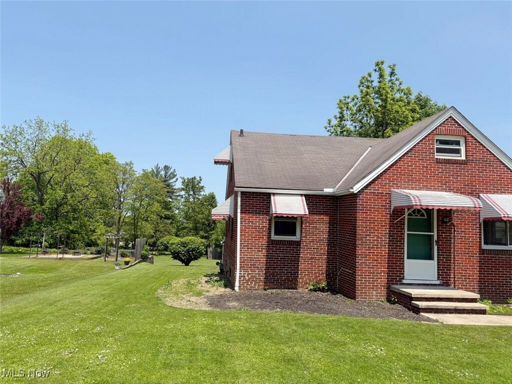 Property Photo: 15920 Grove Street OH 44062