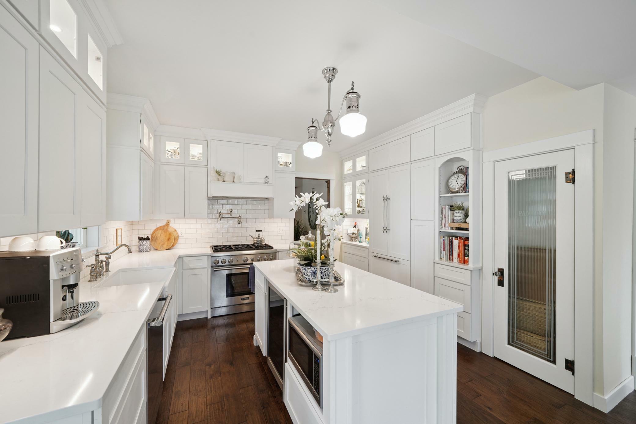 Property Photo:  214 Lake Street W  MN 55368 