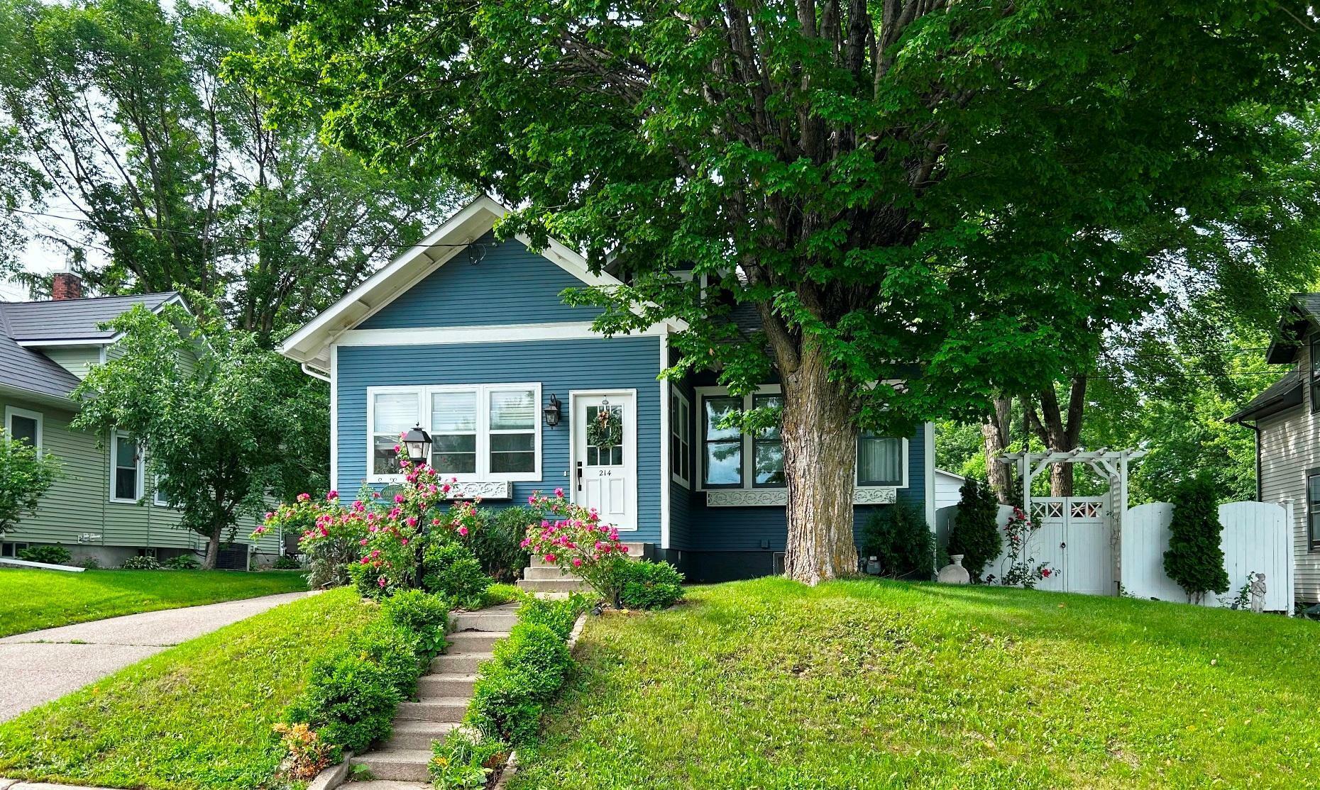 Property Photo: 214 Lake Street W MN 55368