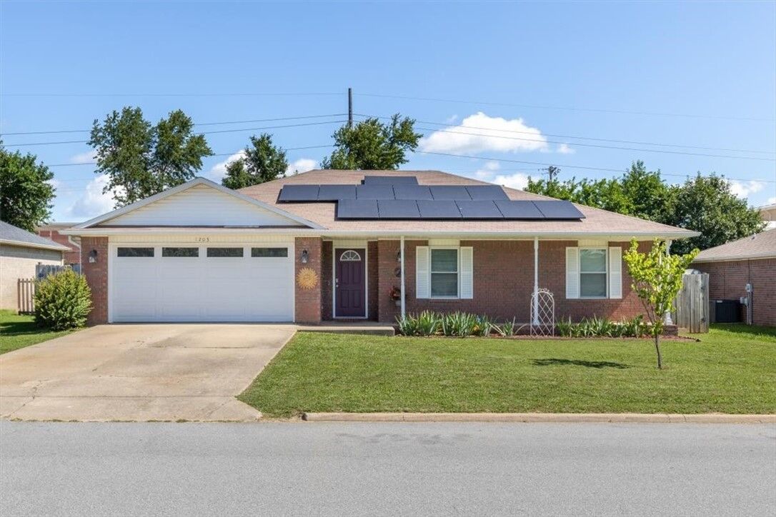 Property Photo:  1203 SE 21st Street  AR 72712 