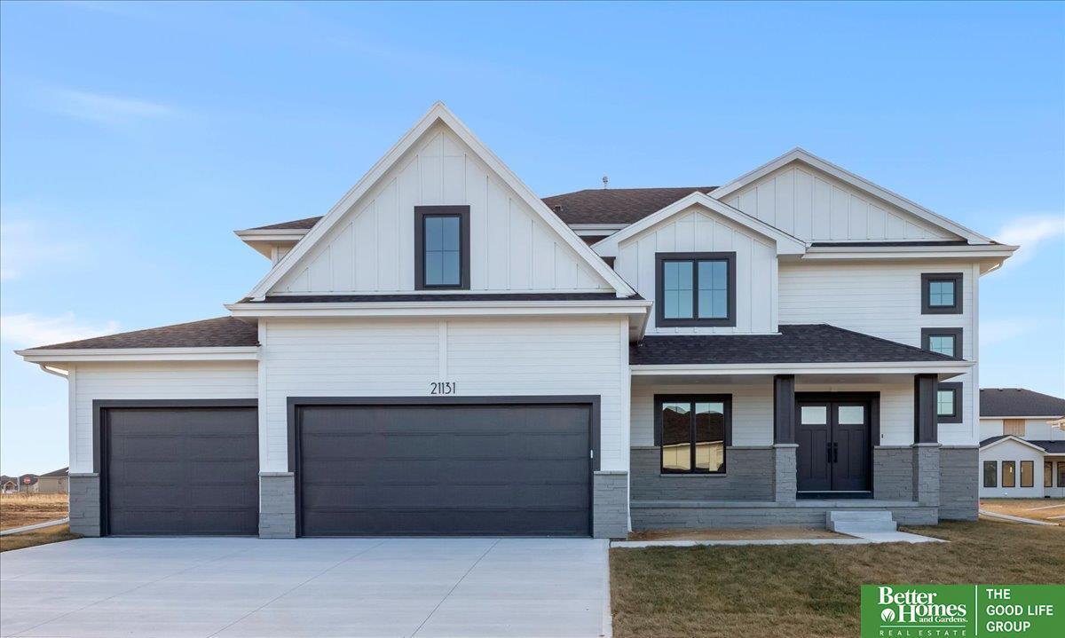 Property Photo: 5721 N 197th Avenue NE 68022