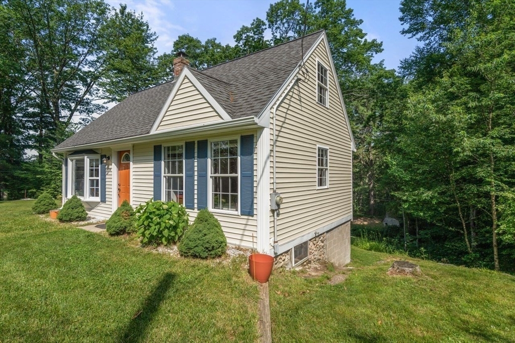 Property Photo: 19 Finn Park Rd MA 01603