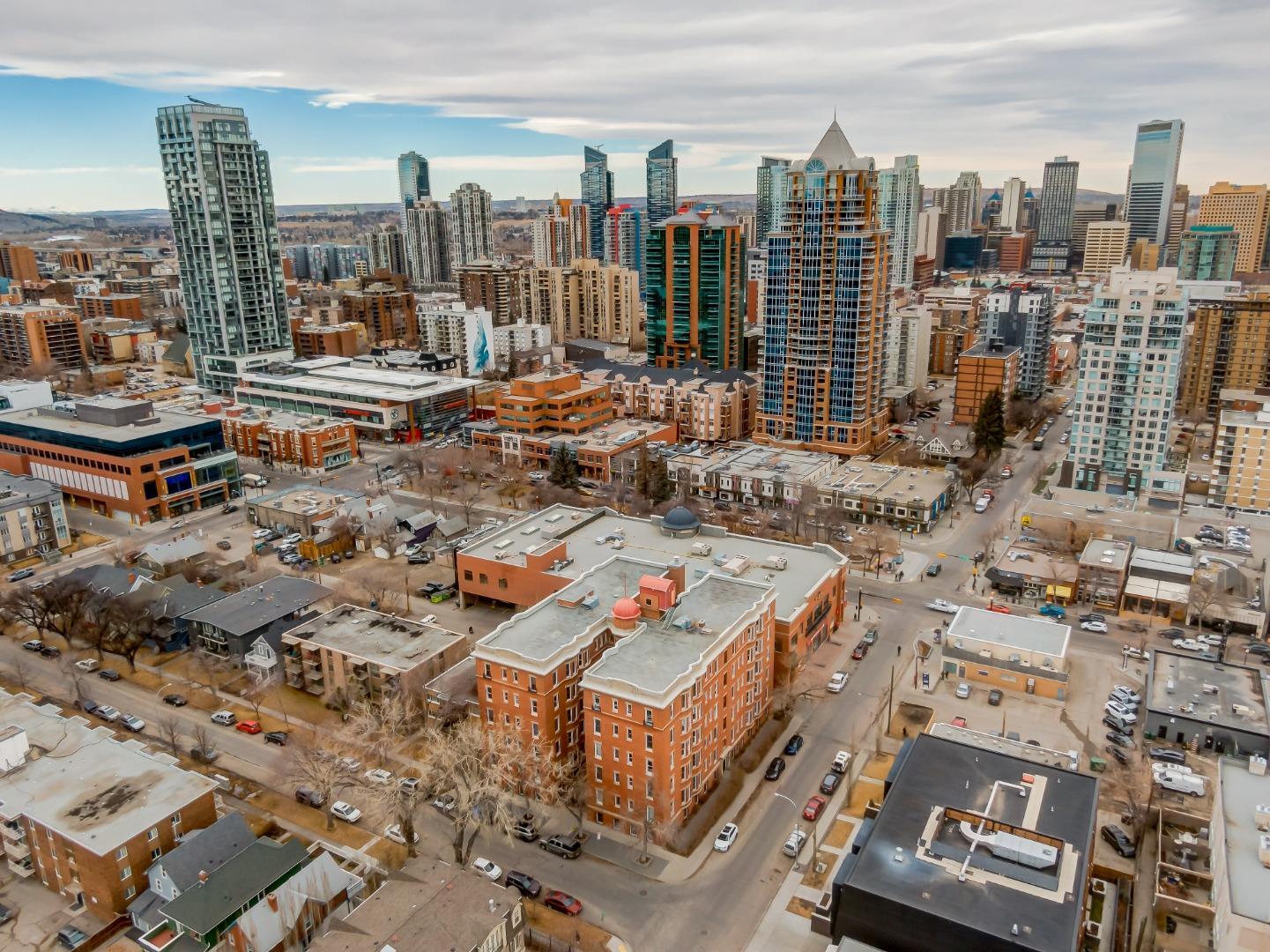 Property Photo:  804 18 Avenue SW 1  AB T2T 0G8 
