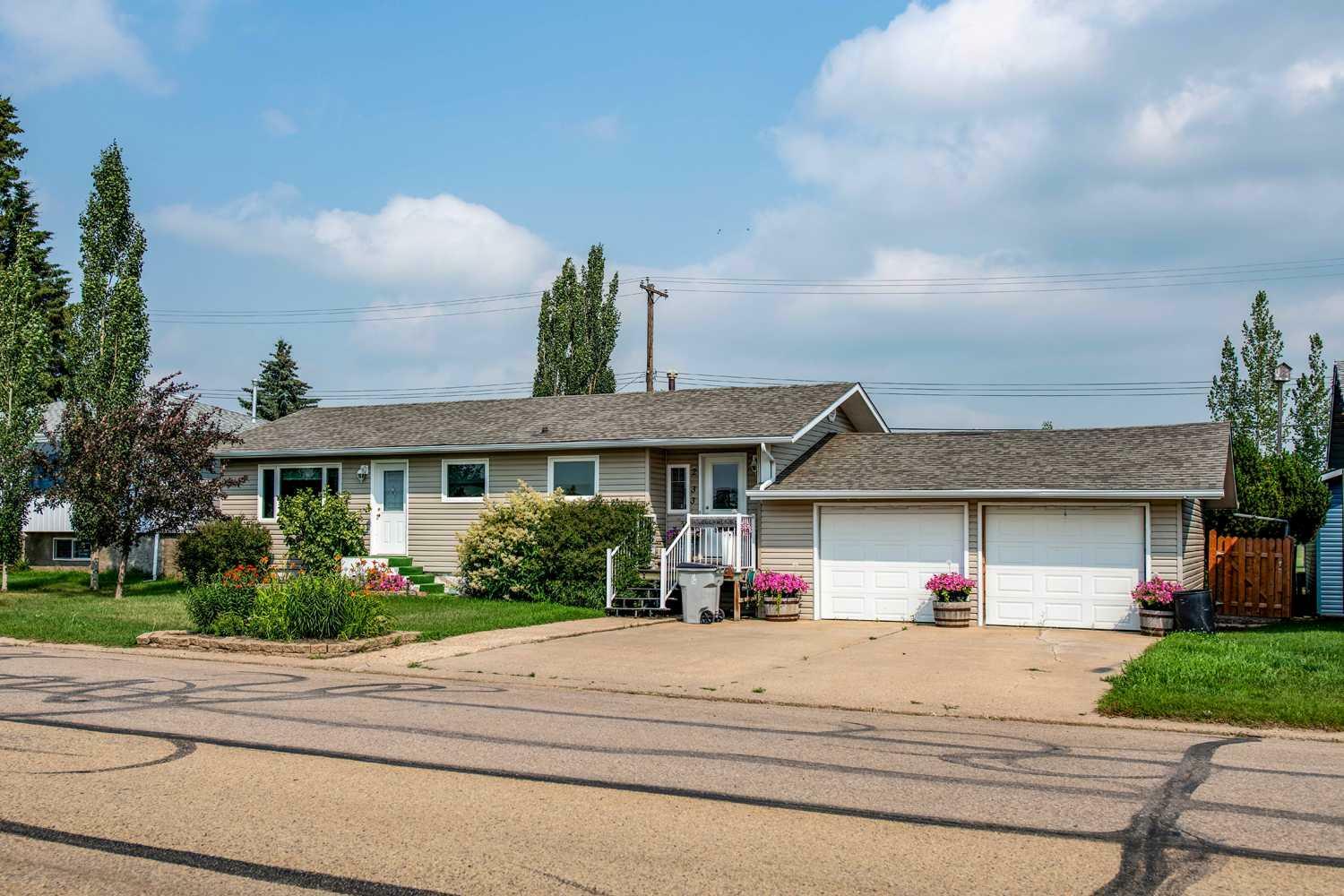Property Photo: 233 14 Street AB T9W 1G4
