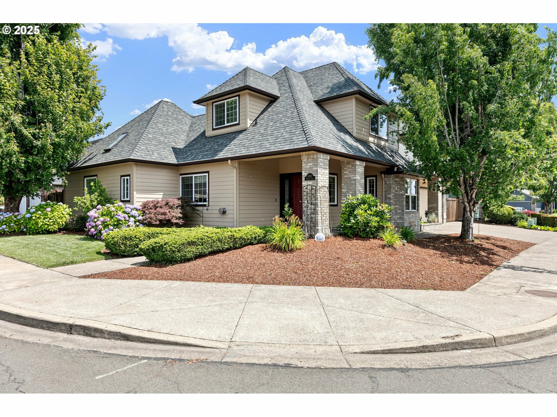 Property Photo: 3301 Parker Ln OR 97477