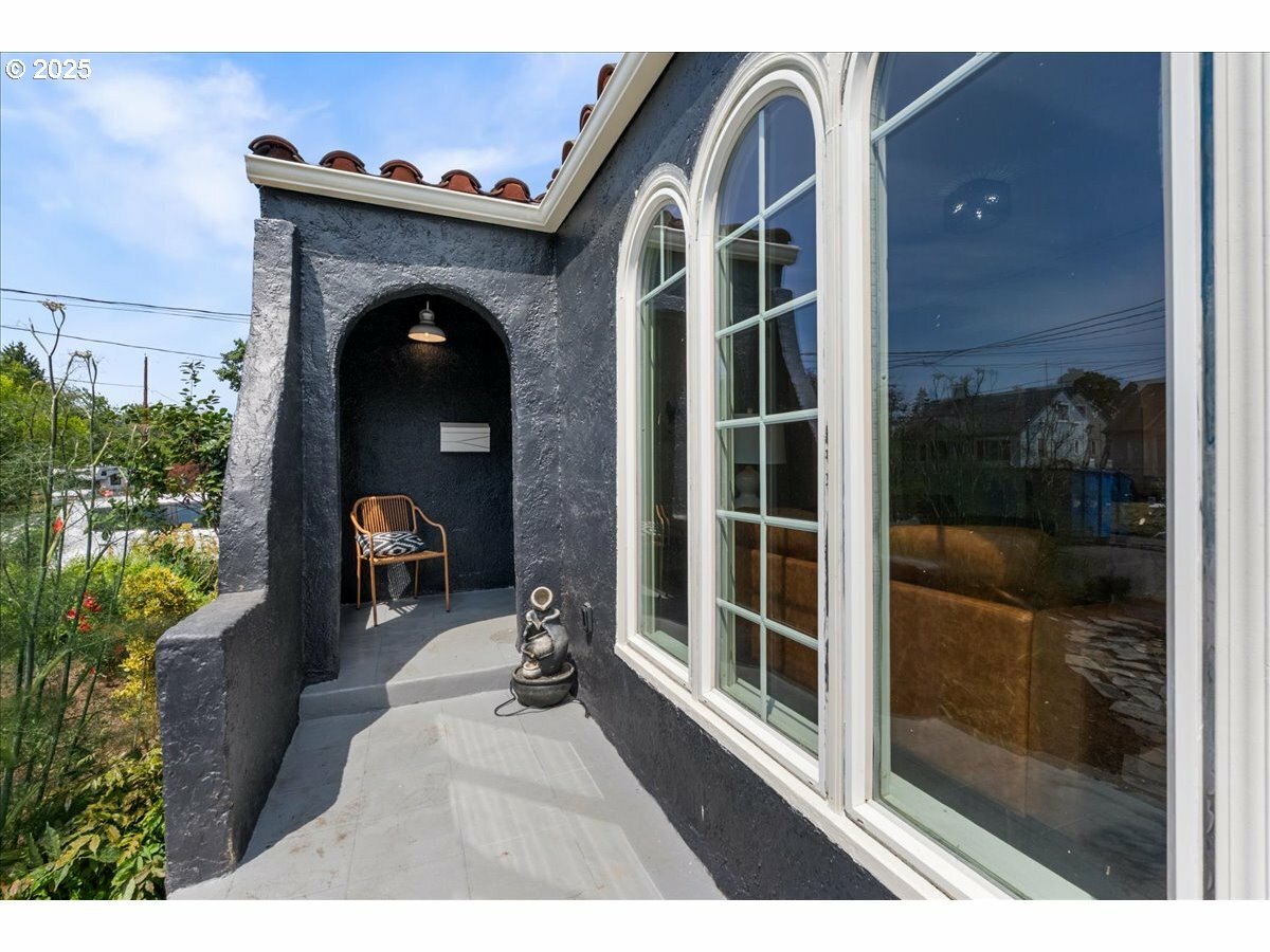 Property Photo: 1235 N Farragut St OR 97217