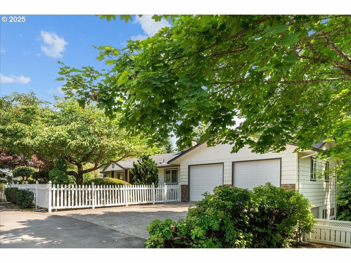 Property Photo: 9150 SW Salmon St OR 97225