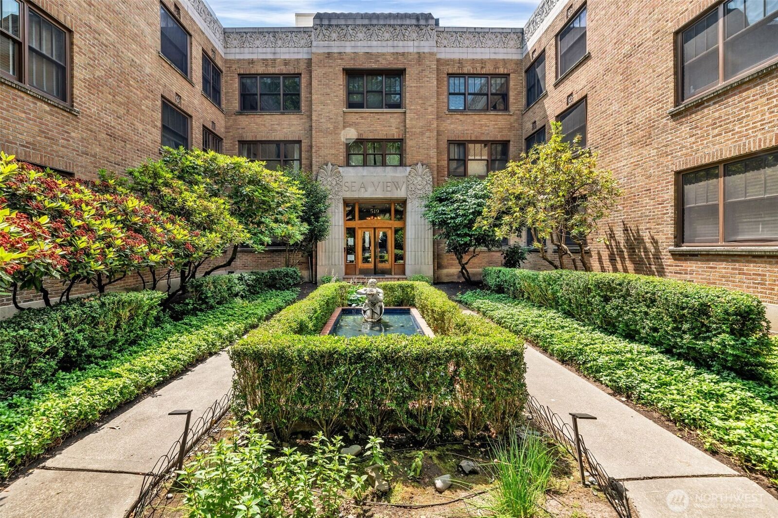 Property Photo:  519 W Roy Street 211  WA 98119 