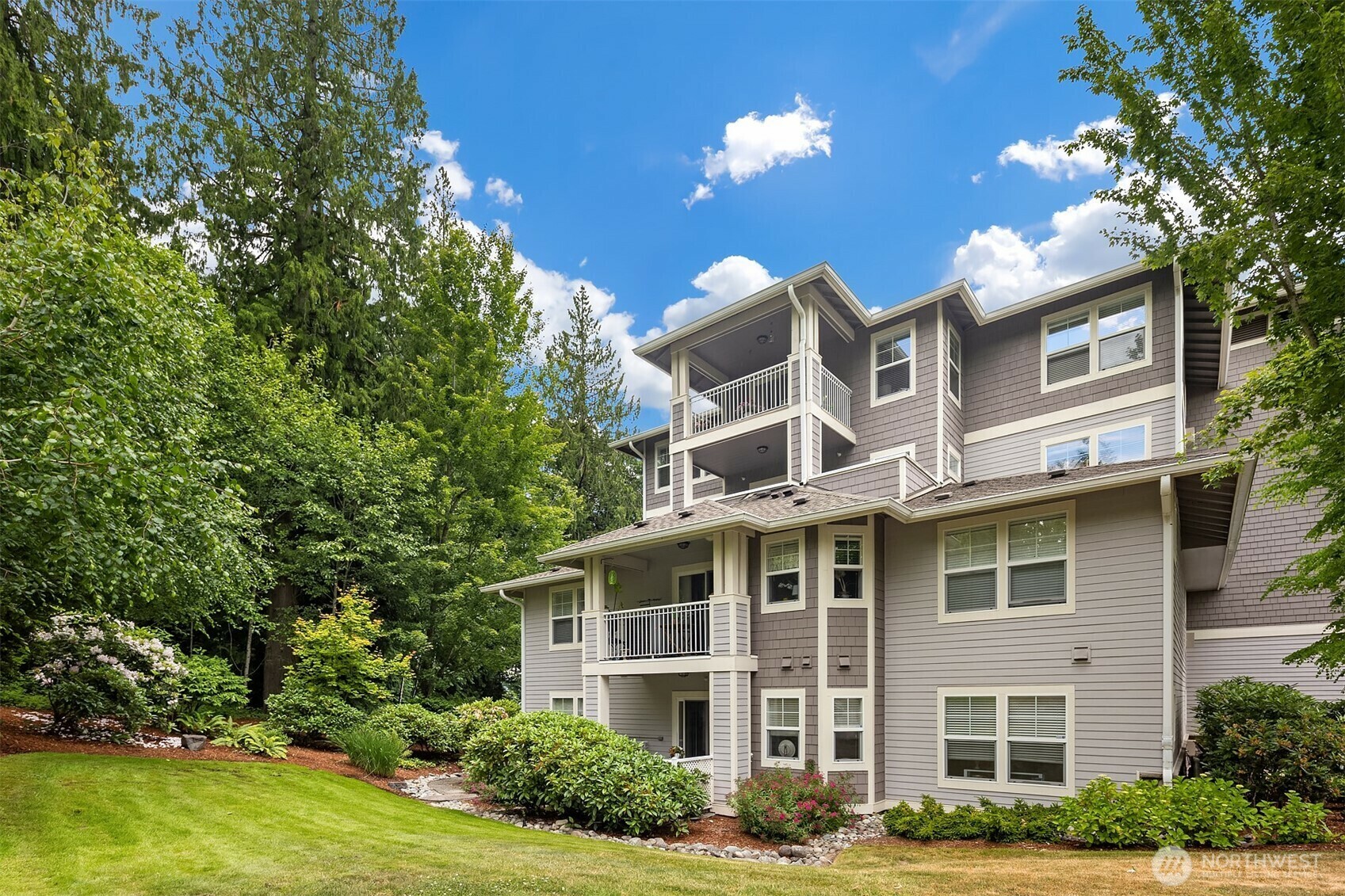 Property Photo: 4535 Providence Point Place SE 202 WA 98029