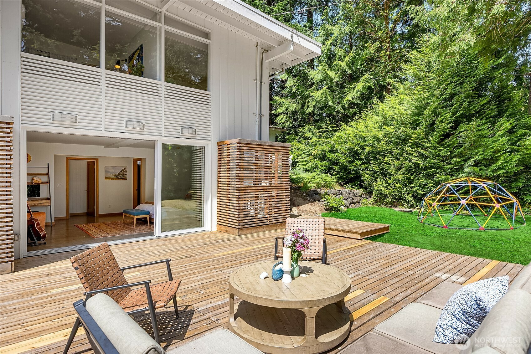 Property Photo:  8975  Ferncliff Avenue NE  WA 98110 