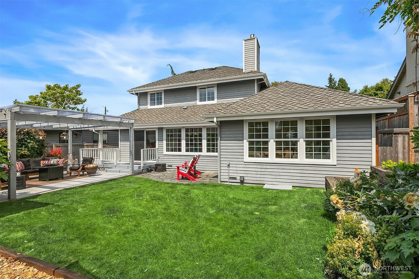 Property Photo: 527 16th Avenue W WA 98033
